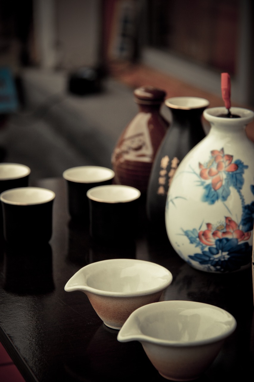最新酒馆刮痧风潮，独特的放松与养生之道