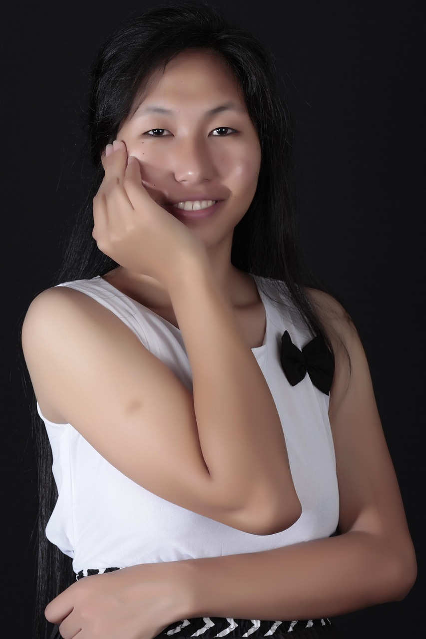 女性时尚潮流，展现最新风尚魅力的女性魅力