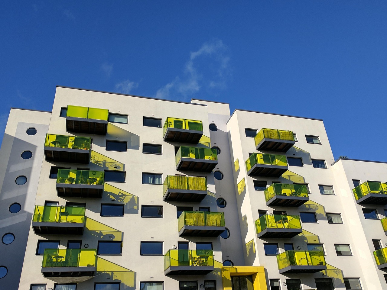 探寻四月的房地产市场动态，永鸿御珑湾最新住宅价格解析